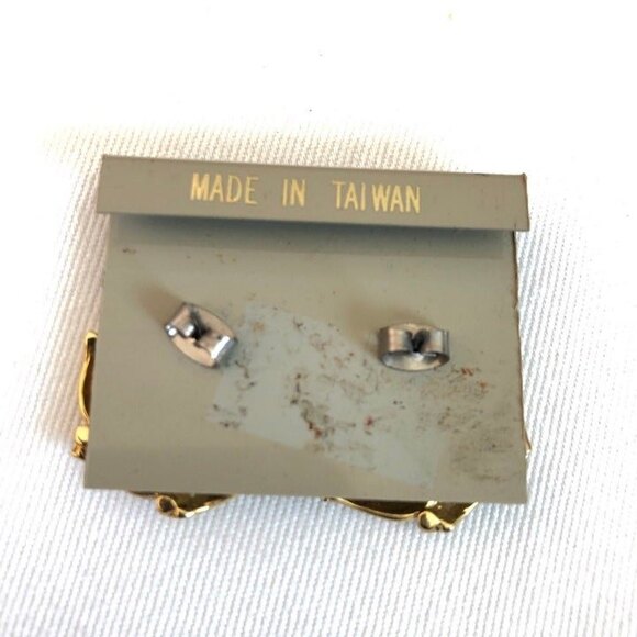 Emerald Paua Shell Round Pierced Stud Earrings NOC - Picture 3 of 5